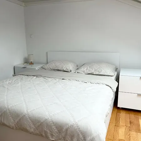 Apartment Mak *